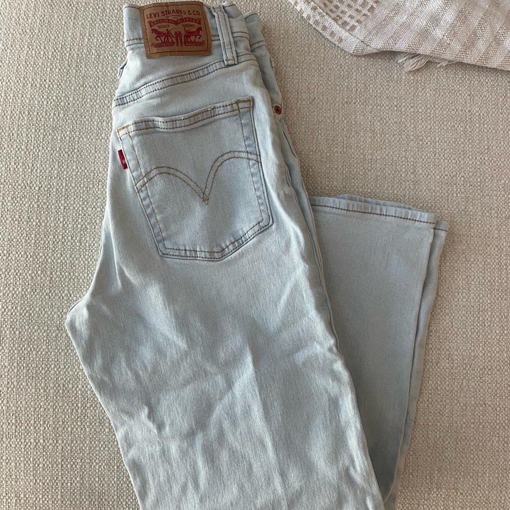 Levi’s Ribcage Light Wash Jeans